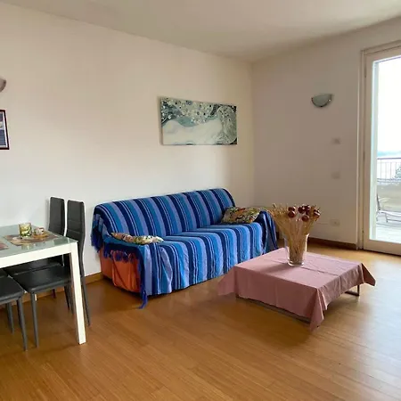 The Sky - Modern With Terrace View